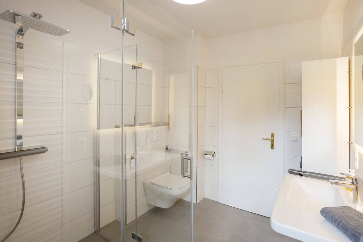 Toilette in Bad 1 der Ferienwohnung Emmy auf dem Ferienhof Drewes in Ollsen in der Lüneburger Heide