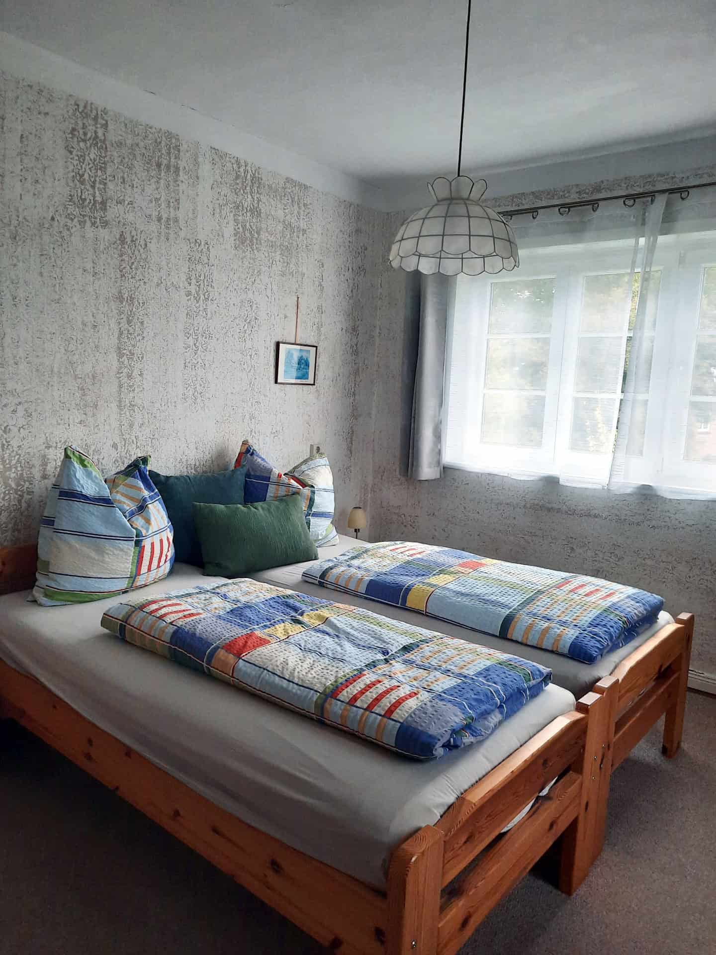 Doppelzimmer mit zwei Einzelbetter in der Pension Inselmann, Zustellbett ist möglich