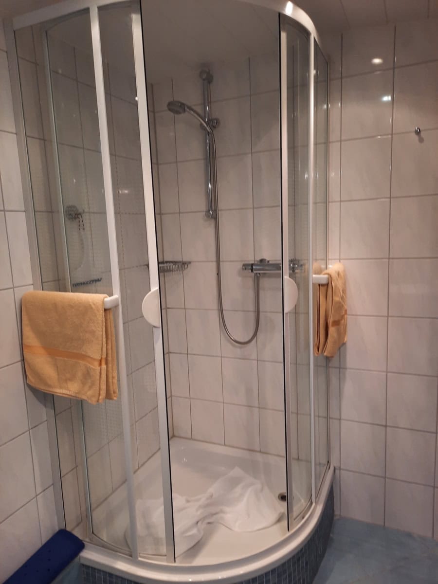 Duschbad im Ferienhaus Anke Ehrhorn in Ollsen