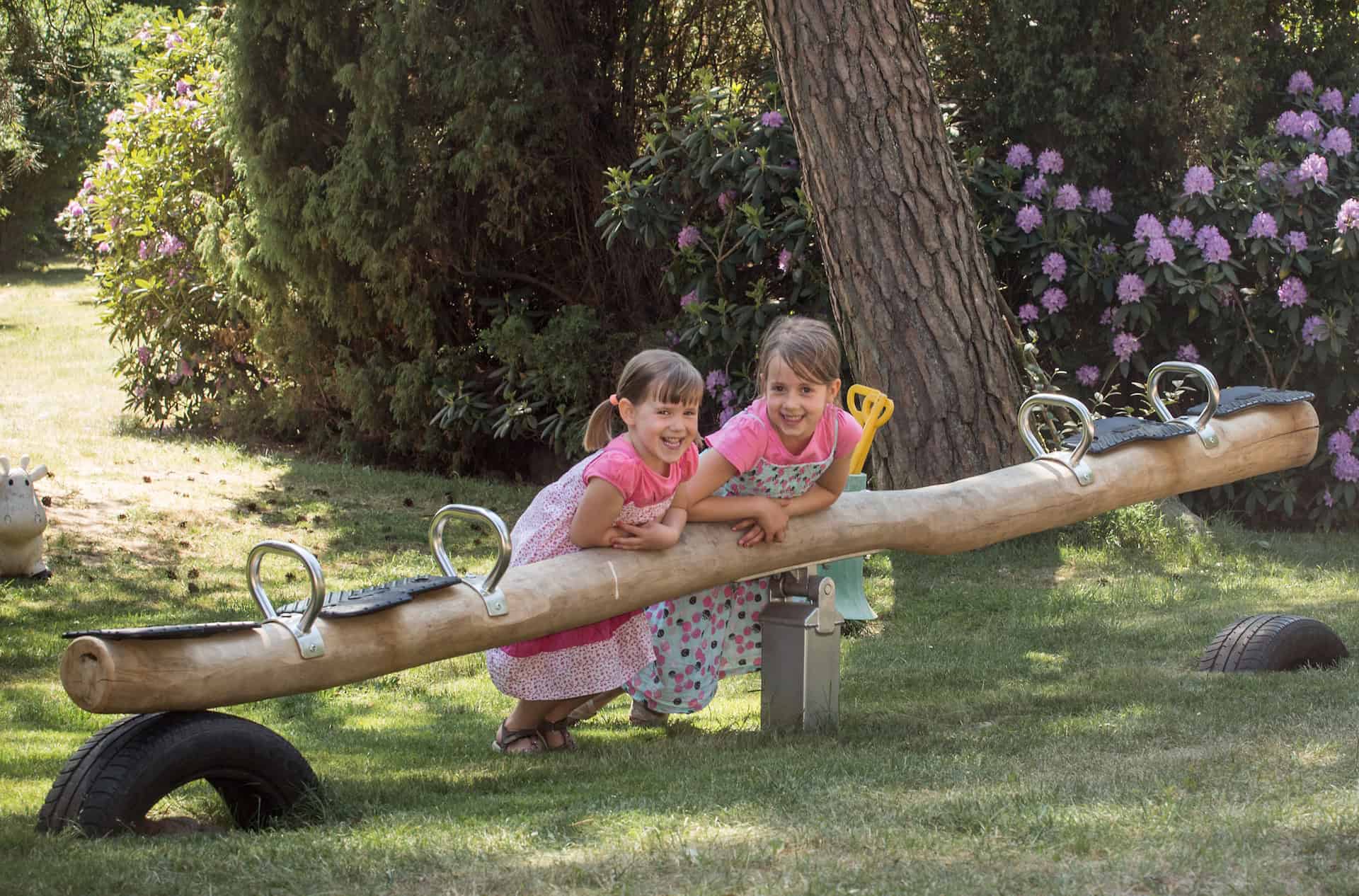 Für die Kinder gibt es viel Platz zum Spielen - bei schlechtem Wetter auf dem Spielboden