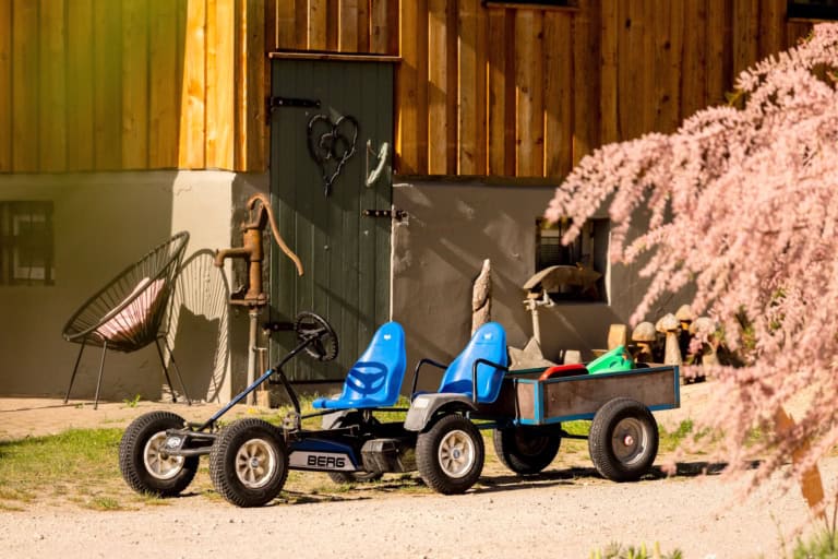 Für größere Kinder: ein Gokart auf Ferienhof Drewes in Ollsen/Lüneburger Heide