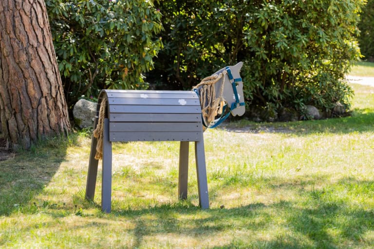 Holzpferd Oskar auf dem Ferienhof Drewes in Ollsen/Lüneburger Heide