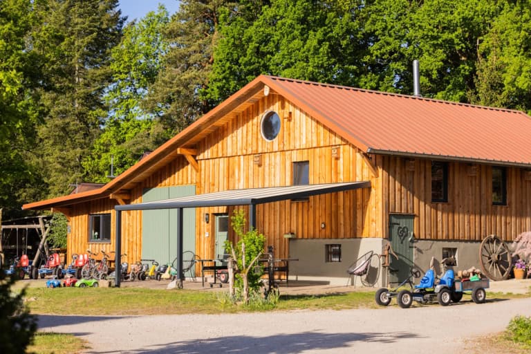 Neuerbaute Hofscheune auf Ferienhof Drewes in Ollsen in der Lüneburger Heide