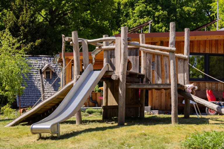 Rutschanlage auf dem Spielplatz von Ferienhof Drewes in Ollsen in der Lüneburger Heide