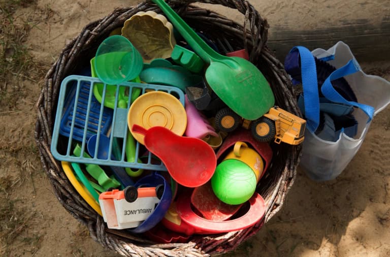 Reiche Auswahl an Sandspielzeug auf dem Ferienhof Drewes in Ollsen/Lüneburger Heide