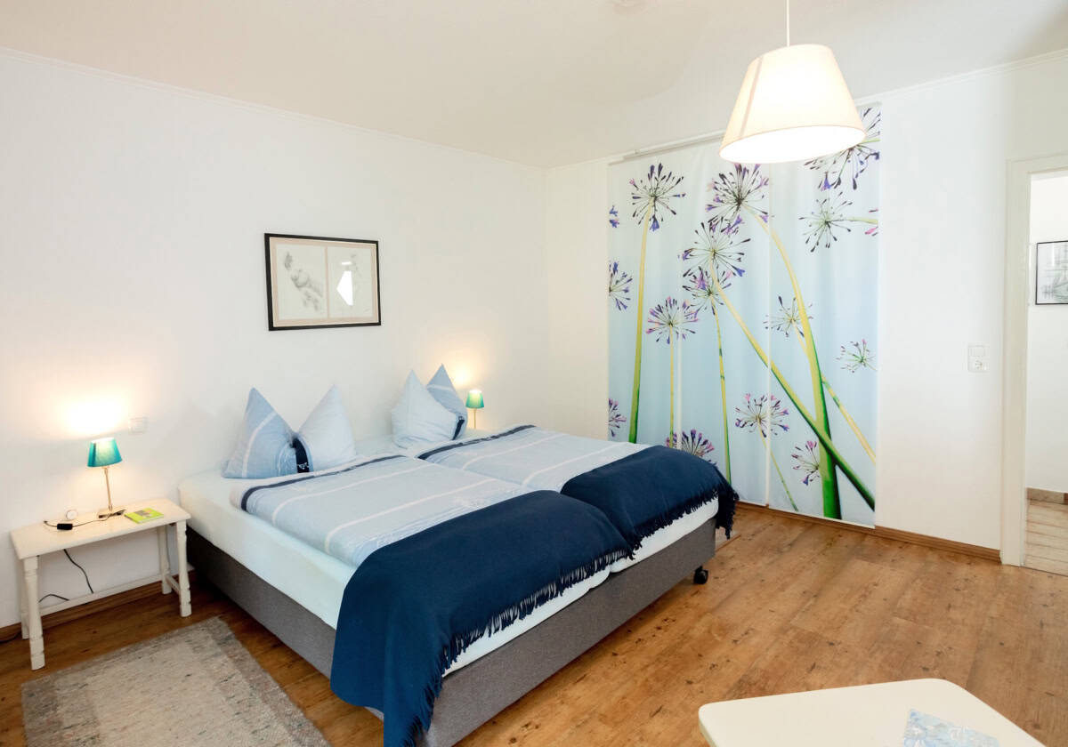 Schlafraum 1 der Ferienwohnung Emmy auf dem Ferienhof Drewes in Ollsen in der Lüneburger Heide