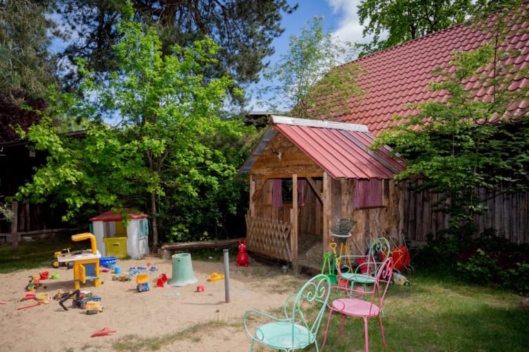 Abwechslungsreiche Spielmöglichkeiten im Sand auf dem Ferienhof Drewes in Ollsen/Lüneburger Heide