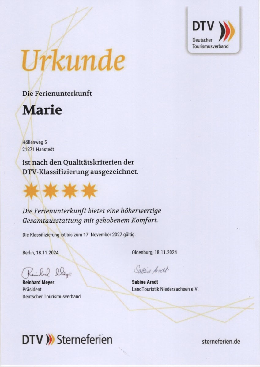 Ferienhof Drewes: Die Ferienunterkunft Marie Höllenweg 5, 21271 Hanstedt ist nach den Qualitätskriterien der DTV-Klassifizierung ausgezeichnet. 4 Sterne. Die Ferienunterkunft bietet eine höherwertige Gesamtausstattung mit gehobenem Komfort. Die Klassifizierung ist bis zum 17. November 2027 gültig.