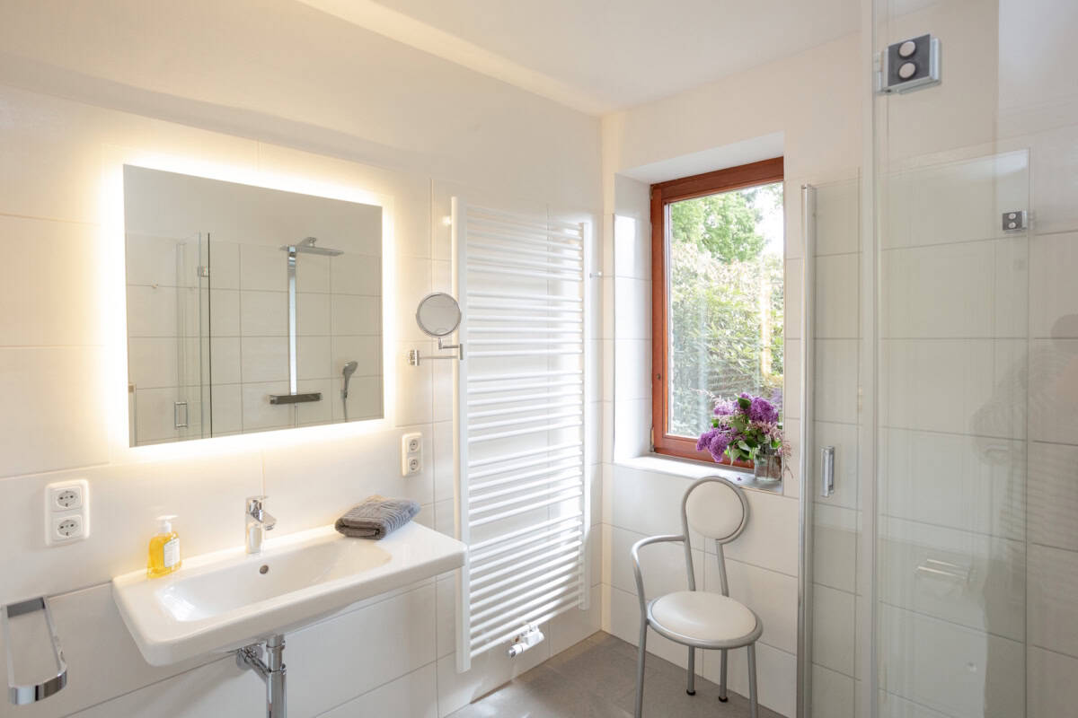 Waschbecken im Badezimmer der Ferienwohnung Emmy auf dem Ferienhof Drewes in Ollsen in der Lüneburger Heide